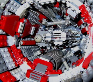 Illustration for article titled Using Hundreds of LEGO Star Wars Mini-Spaceships to Create Huge Battles